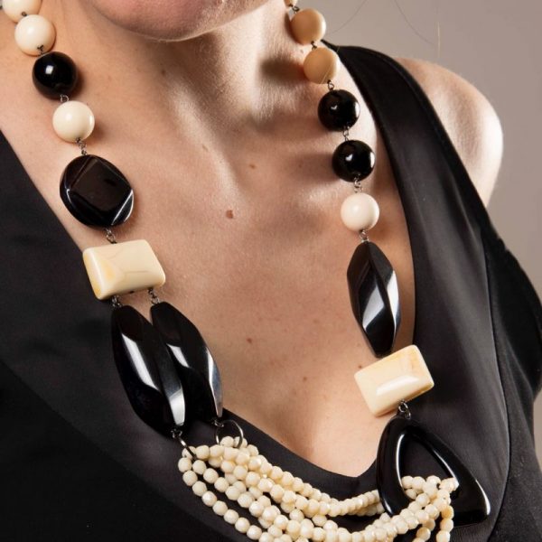 collana in resina e vetro