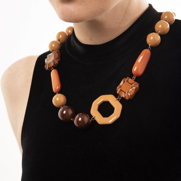 adriana galli collana in resina lunga