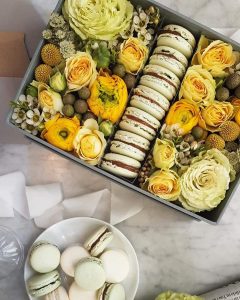 La scatola fiori e dolci con Cosaporto