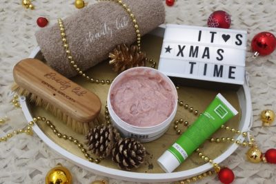 A piedi nudi sulla neve di gerla a domicilio con cosaporto