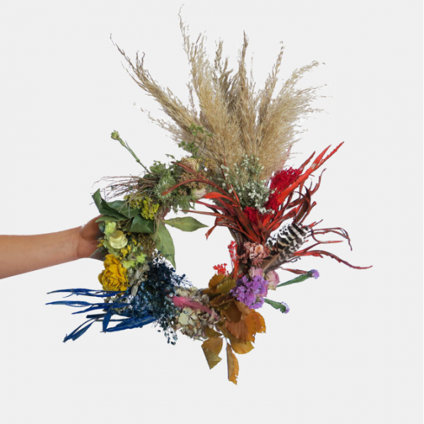 Ghirlanda di piume fioreria cuccagna a domicilio con cosaporto.