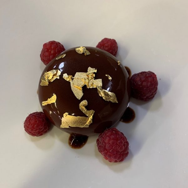 i-dolci-di-al-pont-de-ferr-semisfera-cioccolato-caffè-lamponi-consegna-domicilio-cosaporto