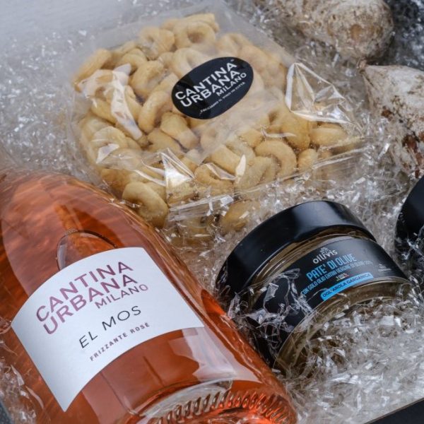 Box "Prestige" Aperitivo con bottiglia a scelta Cantina Urbana Milano consegnaa domicilio con cosaporto