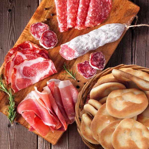 Tagliere misto di salumi e focaccia da Valè consegna a domicilio con Cosaporto
