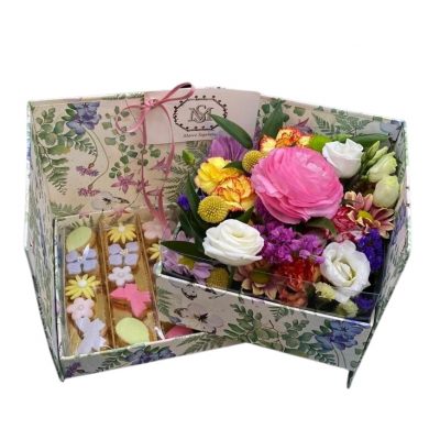 Cofanetto a libro con Biscotti artigianali e Fiori di Stagione Segantin Atelier consegna a domicilio con Cosaporto