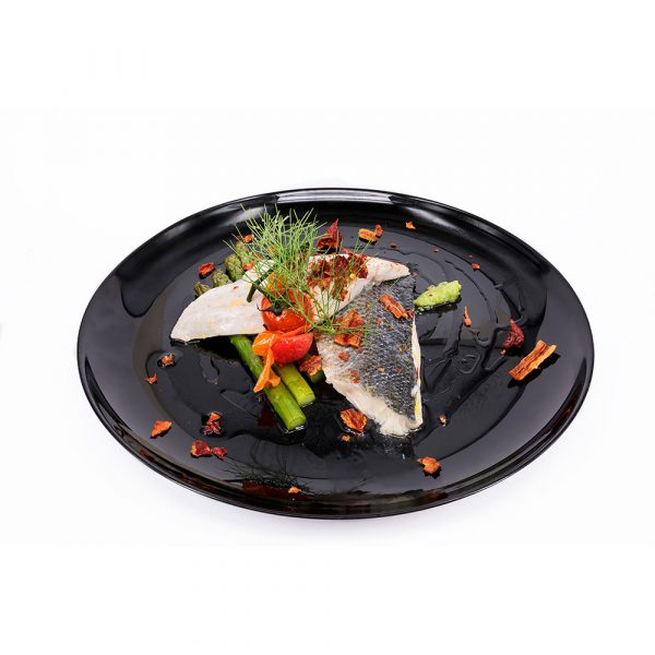 Filetto di Spigola di mare, Asparagi verdi, crema di Fave e briciole di Peperone crusco Ristorante Limone consegna a domicilio con Cosaporto.it