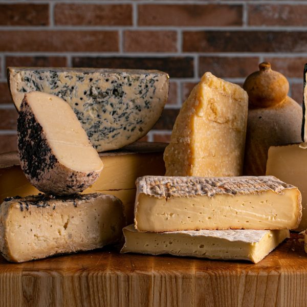 Tagliere di formaggi - Aventina consegna a domicilio con Cosaporto