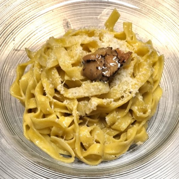 Fettuccine, burro e carpaccio al tartufo - Golinos consegna a domicilio con Cosaporto