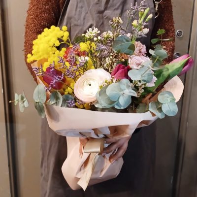 Mazzo di Fiori Festa della Donna Artemisia Fiori consegna a domicilio con Cosaporto.it