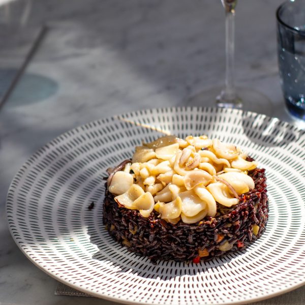 Black &White - Calamari, Riso venere e Ortaggi, Slurp consegna a domicilio con cosaporto